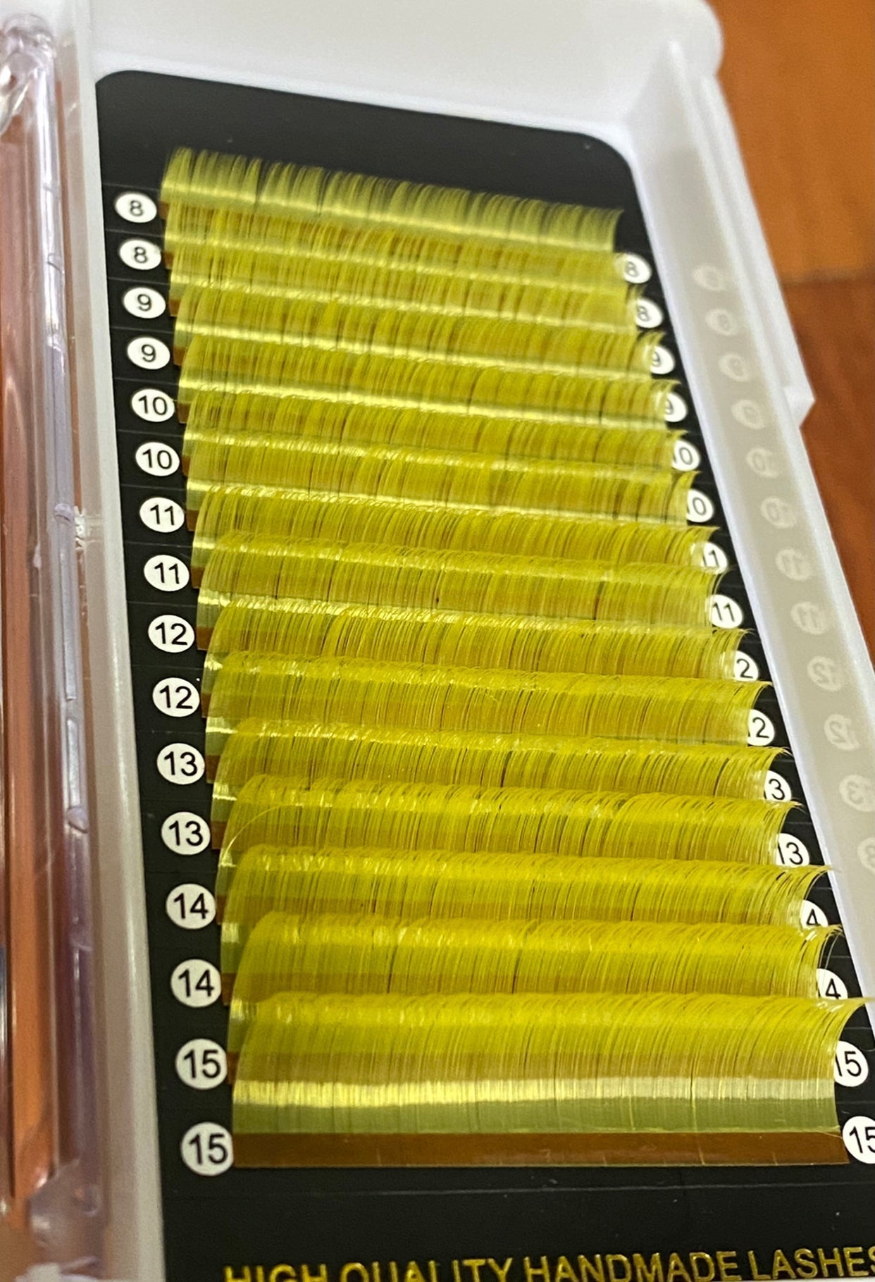 0.05mm Golden Color Lashes 16 rows
